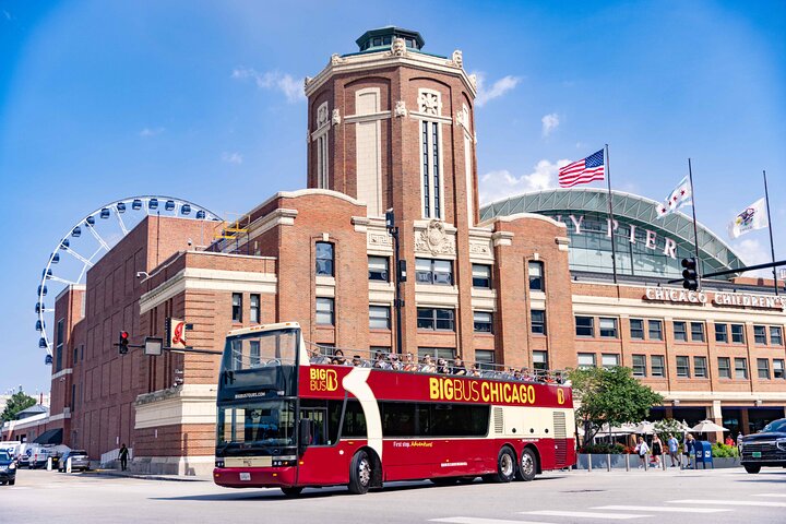 Chicago Hop-On Hop-Off Sightseeing Tour by Open-top Bus
