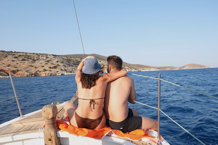 Private Cruise: Explore Rina’s Cave & Enjoy Fresh Seafood Onboard
