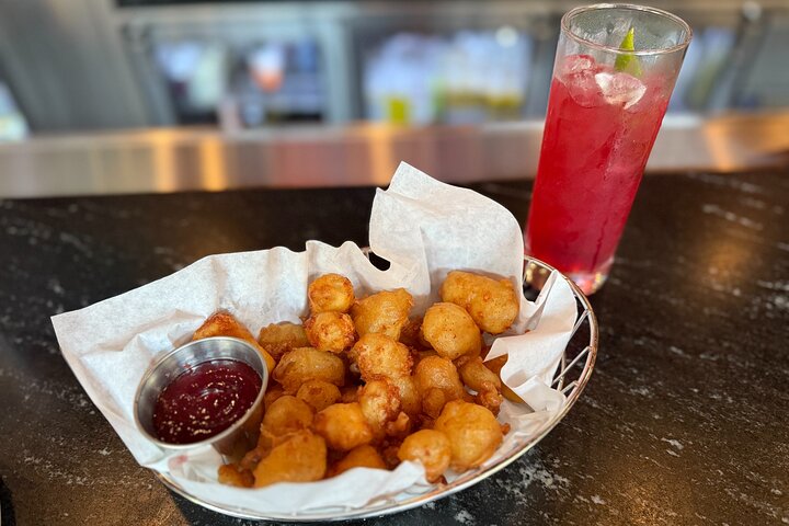 Minneapolis North Loop Food Tour of 6 Local's Favorites Tastings