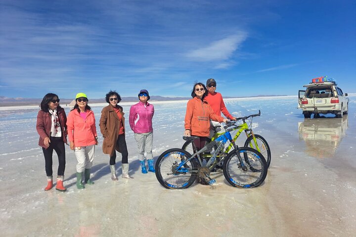 Salar de Uyuni Tour 1 day with Sunset
