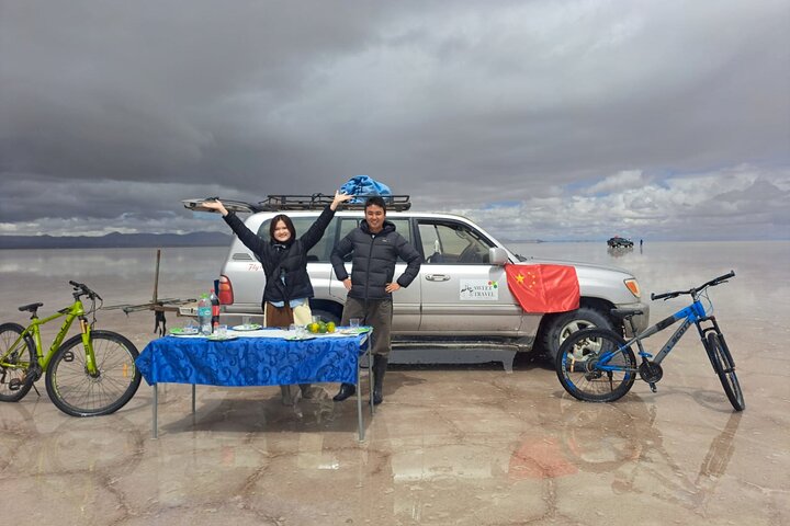 Salar de Uyuni Tour 1 day with Sunset