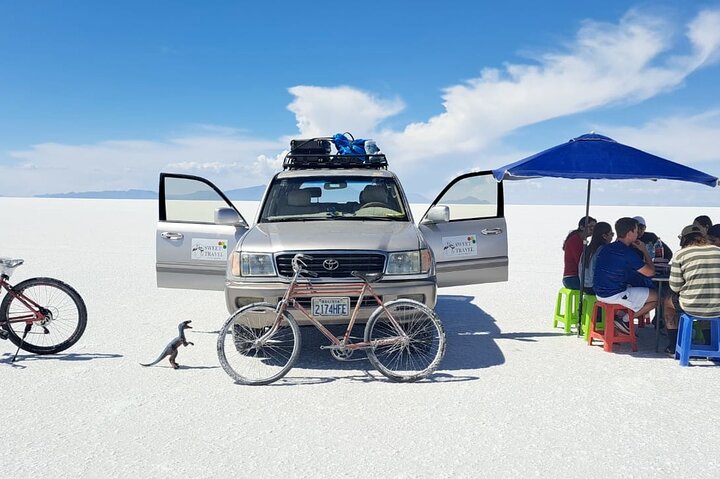 Salar de Uyuni Tour 1 day with Sunset