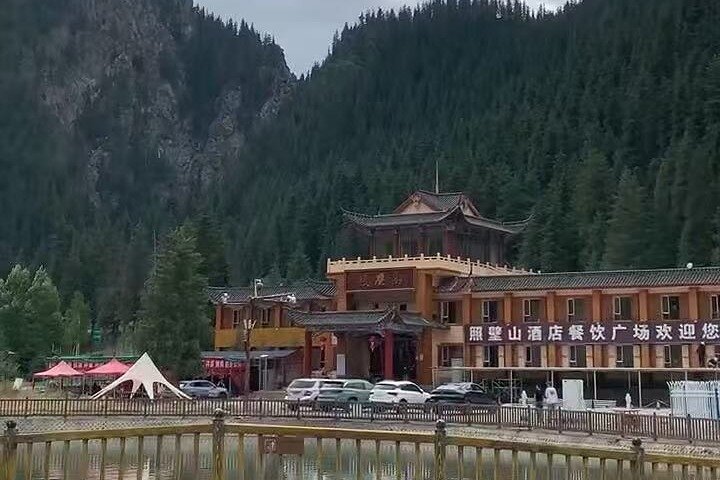 Private Day Tour to Nanshan Pasture and Tianshan Grand Canyon