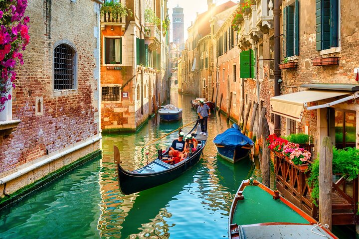 Venice Explorer Pass: Gondolas, Museums & Island Tours
