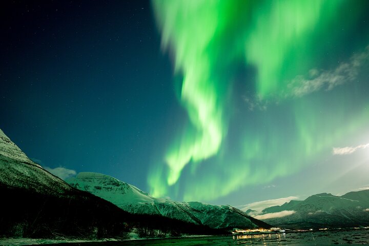 Northern Lights Tour with Local Guide and Photos
