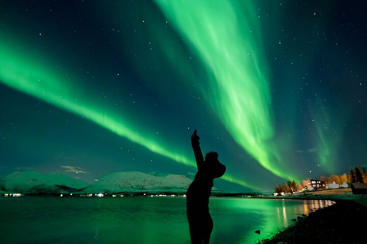 Northern Lights Tour with Local Guide and Photos
