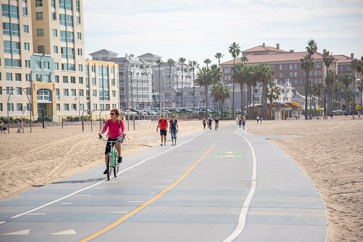 Full-Day Iconic Sights of LA, Hollywood, Beverly Hills, Beaches and More