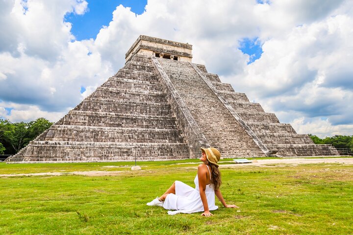 Early morning Chichen Itza Tour: Cenote and Tequila Tasting