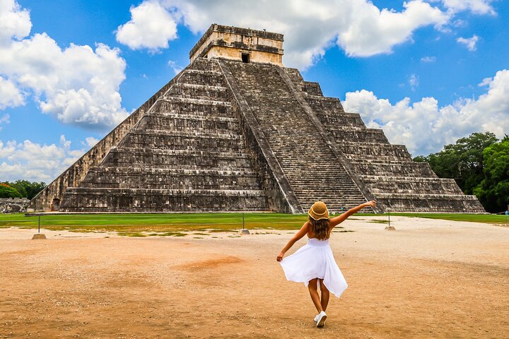 Early morning Chichen Itza Tour: Cenote and Tequila Tasting