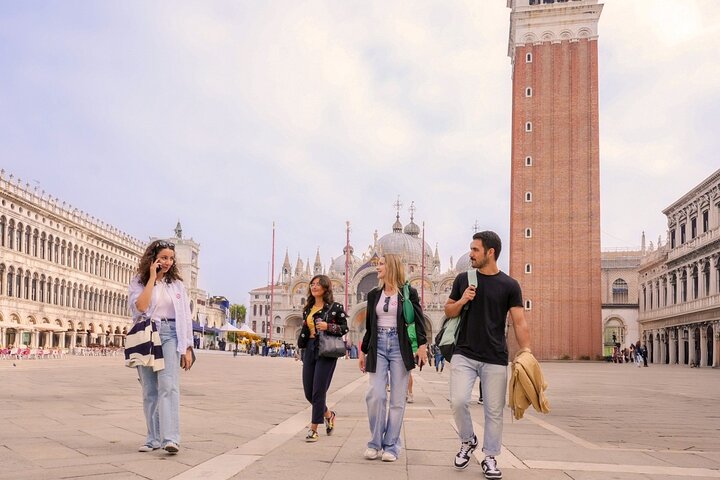 St. Mark's Basilica & Doge's Palace Guided Tour with Gondola Ride