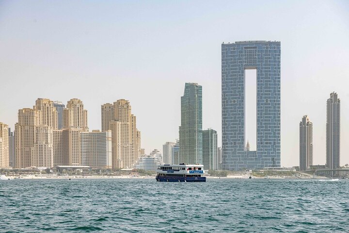 Dubai Marina Luxury Dinner Cruise, Live Shows