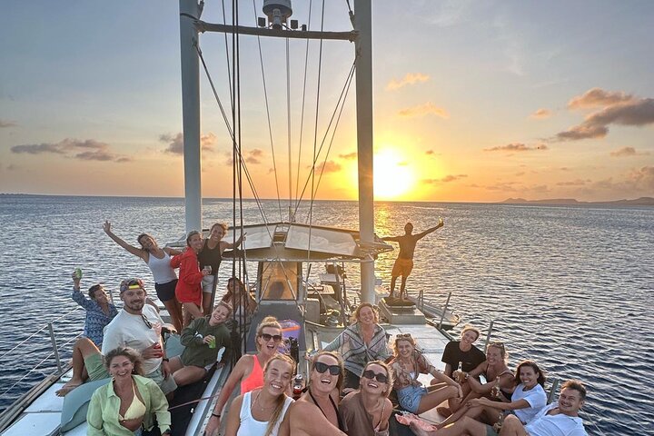 Aquaspace Sunset Sail and Snorkel Tour on Bonaire with Diner