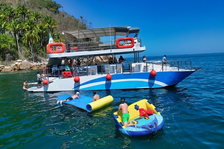 Mega Catamarans ALL INCLUSIVE Remote Paradise Beach Adventure