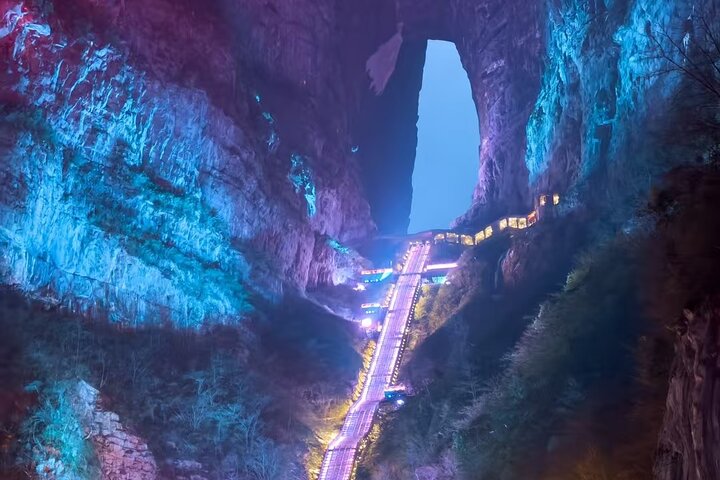 1-Day Private Tour to Mt.Tianmen & Glass Skywalk & Night Light