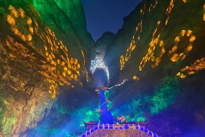 1-Day Private Tour to Mt.Tianmen & Glass Skywalk & Night Light