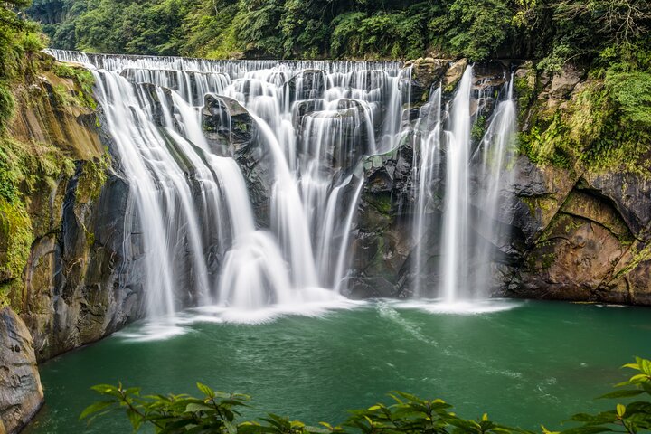 Private Tour to Jiufen, Yehliu Geopark, and Pingxi
