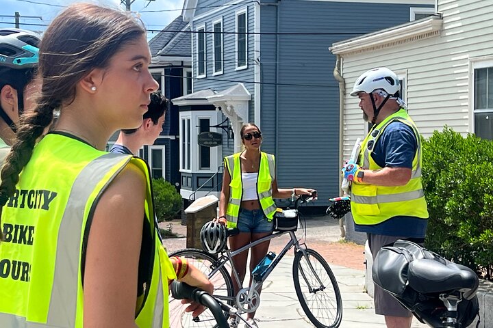 Islands & Harbor Bike Tour-Sightseeing + Exploring Must-See Sites