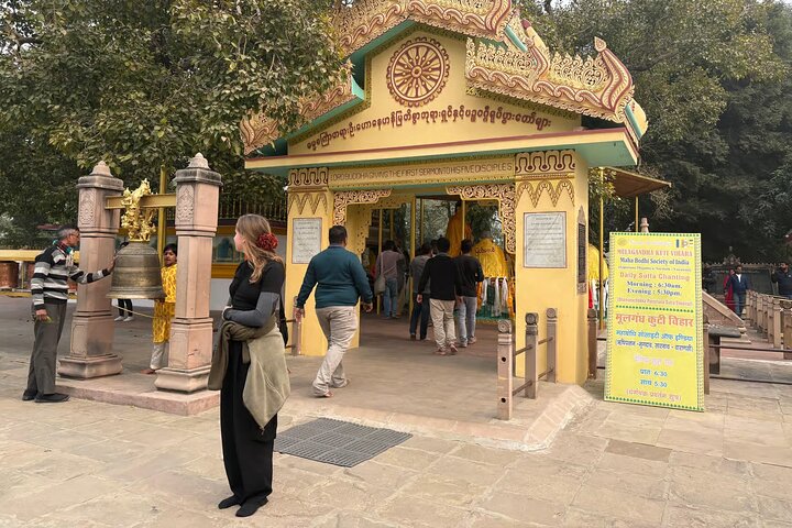Varanasi: Private Fully-Day Tour with Sarnath and Boat Ride