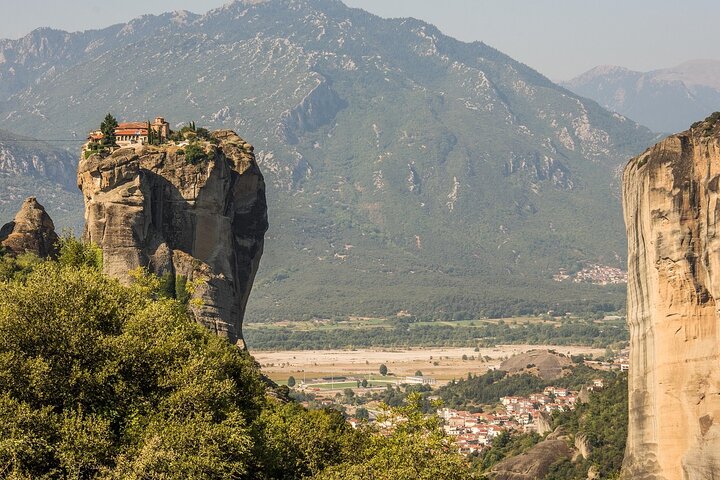 Volos: Meteora Private Full Day Tour with a Local