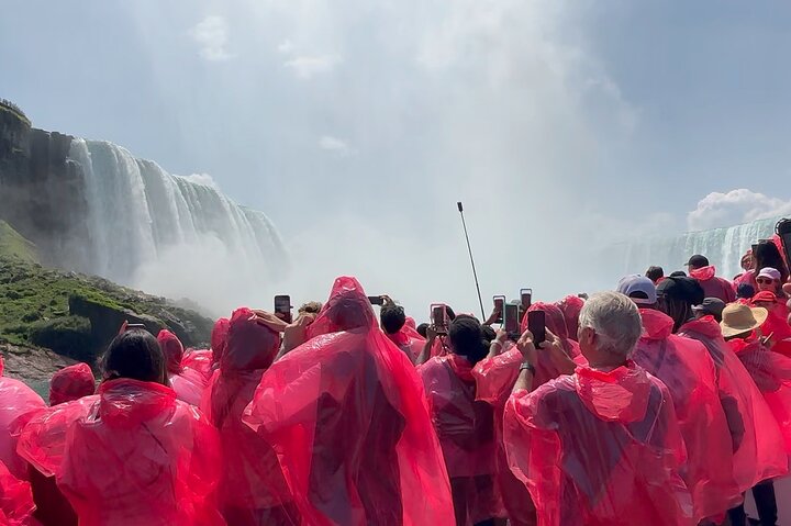 NYC to Niagara Falls 1-Day Tour: Flight and Land-Airfare Included