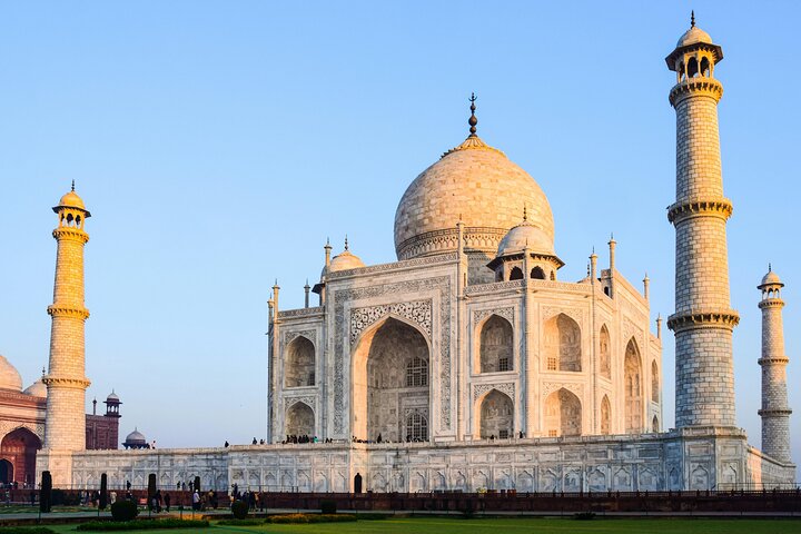 Private 2-Day Tour to The Taj Mahal and Agra with Both Side Commercial Flights