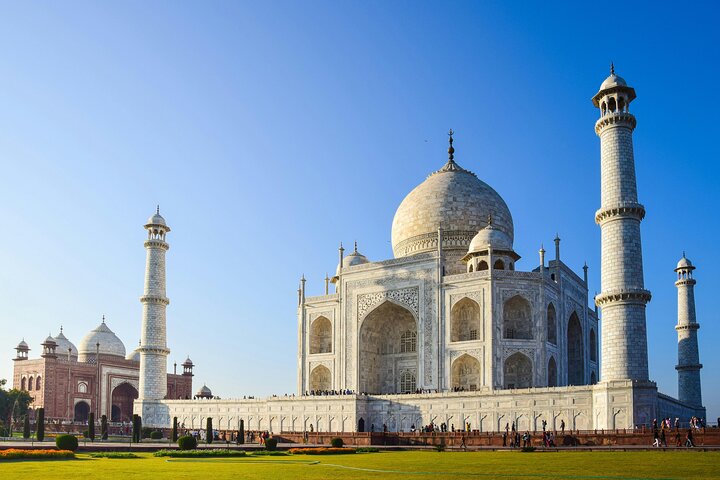 1-Day Trip to The Taj Mahal and Agra with Both side Commercial Flights