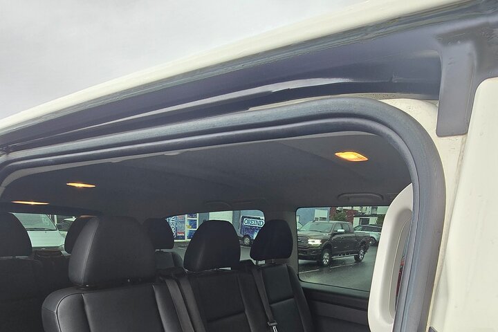 Keflavik Airport: One-way Private Transfer to/from Reykjavik