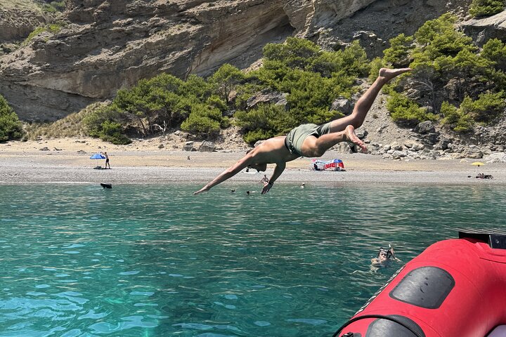 Alcudia: 3H Sightseeing, Sea Caves & Snorkel Speedboat Tour