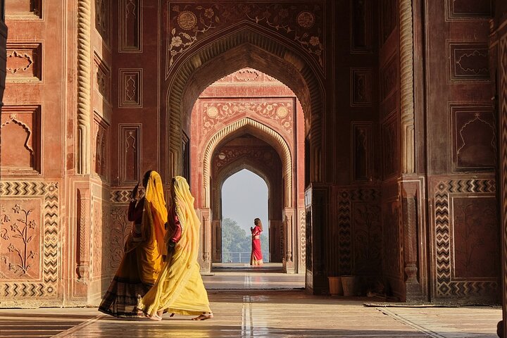 2-Day Tour to The Taj Mahal and Agra from Goa with Both Side Commercial Flights