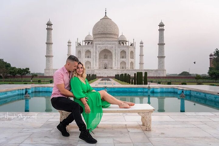 Same Day Taj Mahal Tour by Gatimaan Express Train