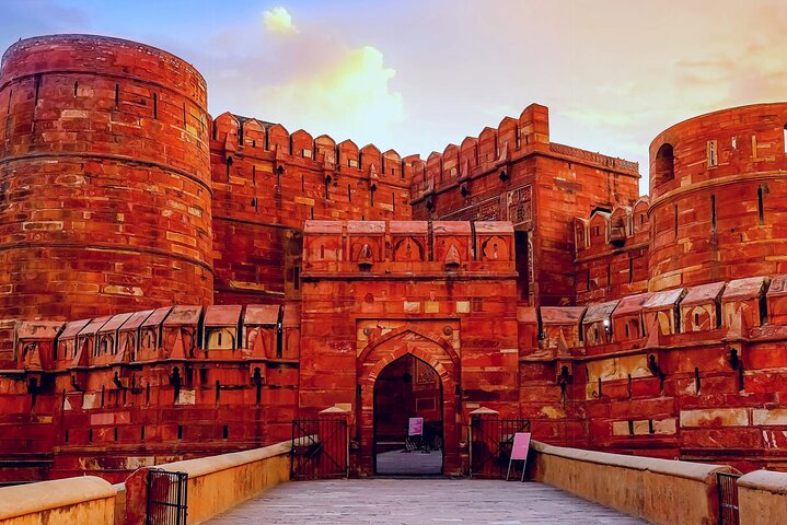 Same Day Taj Mahal Tour by Gatimaan Express Train