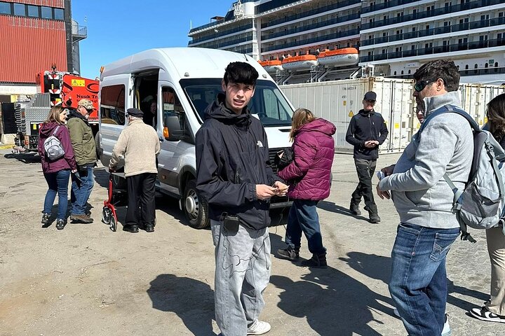 Private Transfer from Nuuk Airport to Nuuk City Center & Hotels