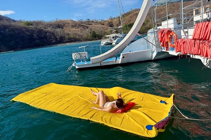 Snorkeling and Sunset Catamaran Cruise from Tamarindo