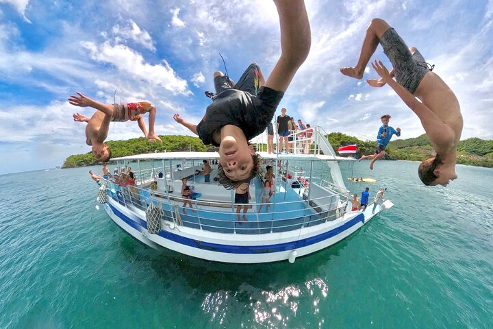 Snorkeling and Sunset Catamaran Cruise from Tamarindo