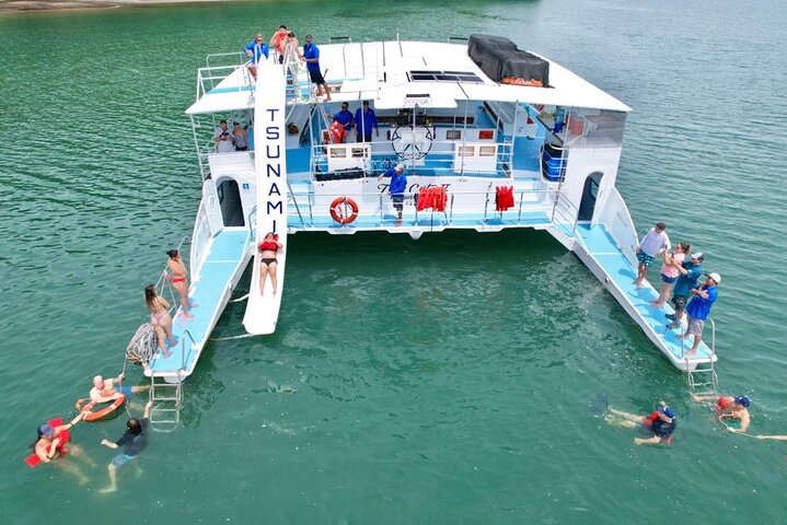 Snorkeling and Sunset Catamaran Cruise from Tamarindo