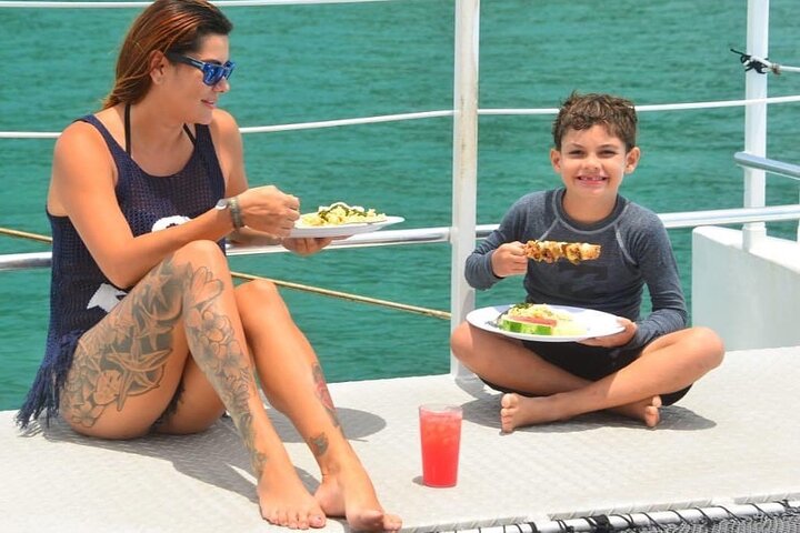 Snorkeling and Sunset Catamaran Cruise from Tamarindo