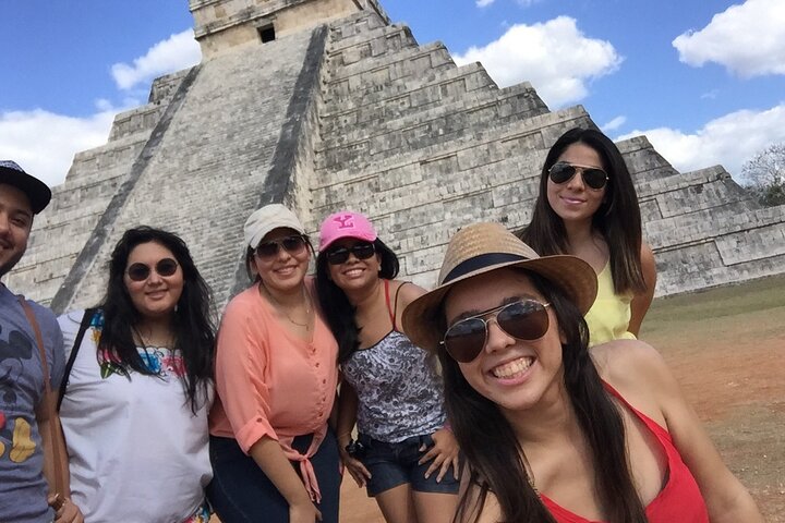 Mérida: Maya Train, Chichén Itzá, Izamal & Cenote Tour with Lunch