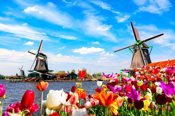 Private Zaanse Schans & Volendam Tour: Windmills, Cheese & Clogs
