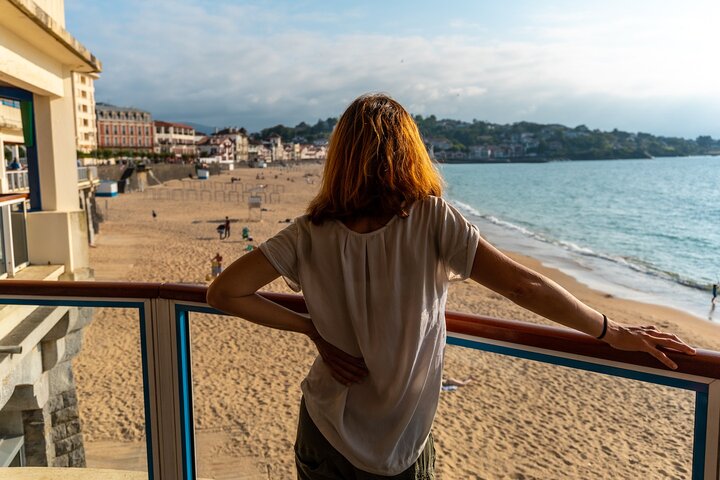 Hello Biarritz: Private 2-Hour Intro City Walk with Local Guide