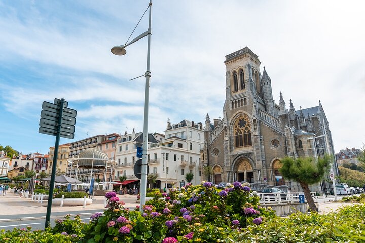 Hello Biarritz: Private 2-Hour Intro City Walk with Local Guide