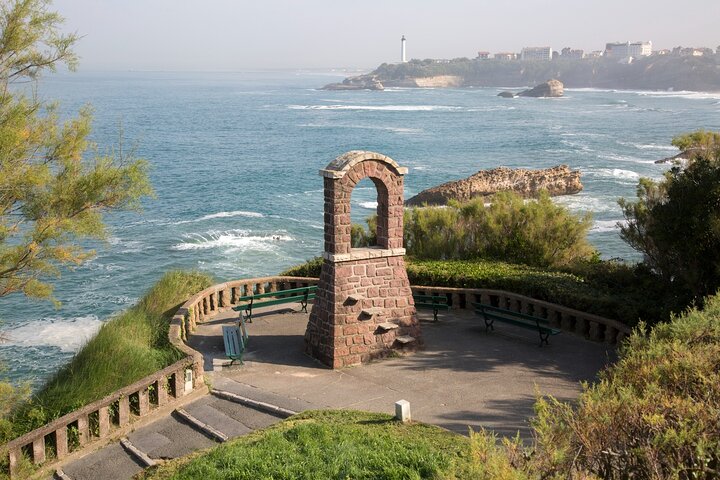 Hello Biarritz: Private 2-Hour Intro City Walk with Local Guide