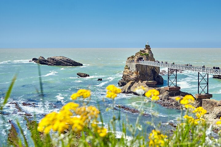 Hello Biarritz: Private 2-Hour Intro City Walk with Local Guide