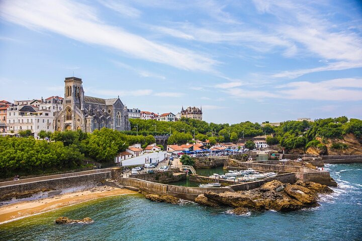 Hello Biarritz: Private 2-Hour Intro City Walk with Local Guide
