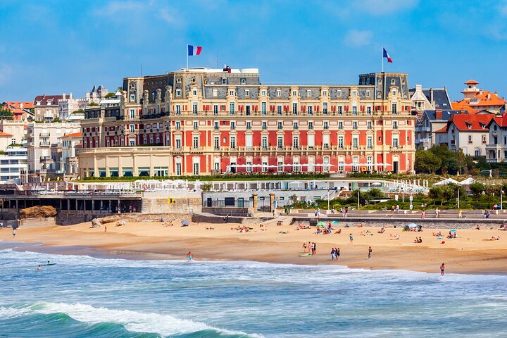 Hello Biarritz: Private 2-Hour Intro City Walk with Local Guide