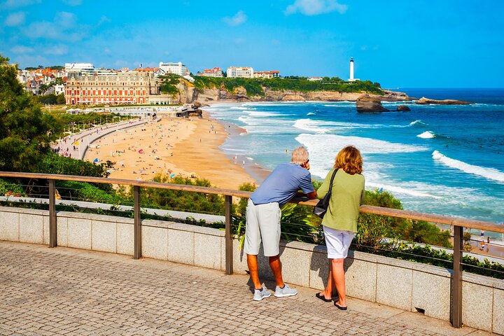 Hello Biarritz: Private 2-Hour Intro City Walk with Local Guide