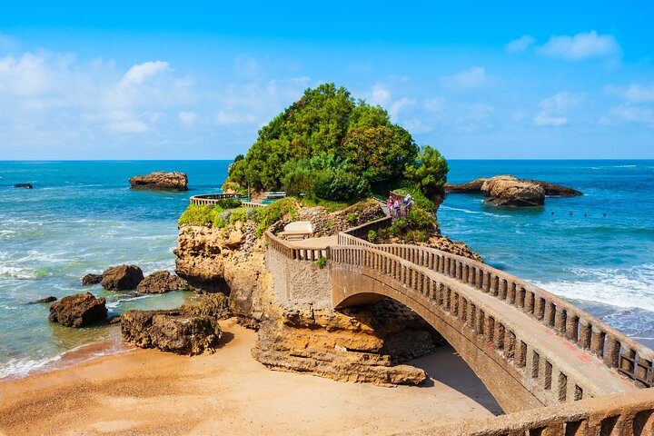 Hello Biarritz: Private 2-Hour Intro City Walk with Local Guide
