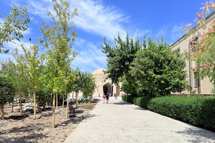 Bukhara: Walking Tour with a Small Group. Complete Guidance