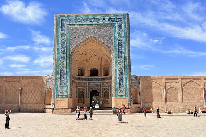 Bukhara: Walking Tour with a Small Group. Complete Guidance