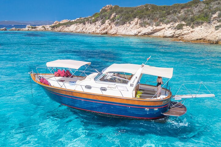 All inclusive private tour in the Archipelago of La Maddalena