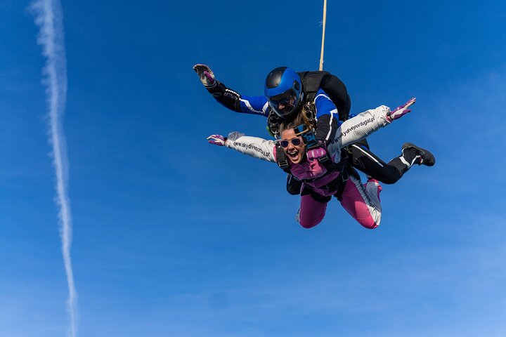Premium Skydiving Portugal 15,000ft Freefall near Lisbon